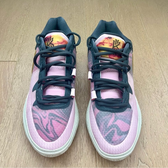 Nike Kyrie 8 AWS sneakers in pink foam and multicolor - Picture 6 of 8
